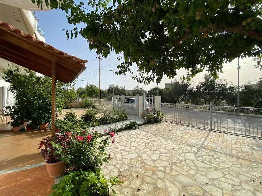Vila Dejvi And Delisia Appartamento Ksamil