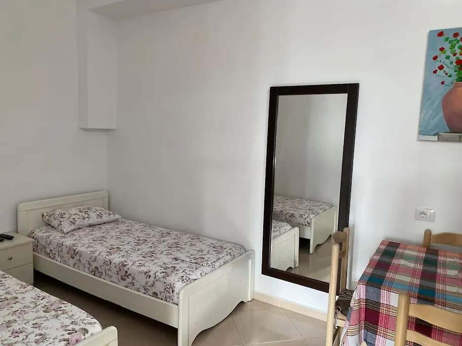 Vila Dejvi And Delisia Appartamento Ksamil